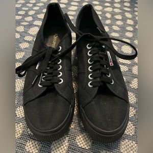 Superga, total black size 9.5, platform.